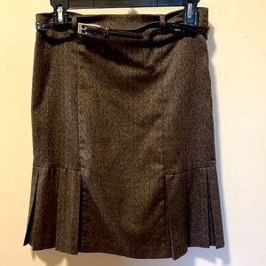 Knee length brown iz Byer California skirt